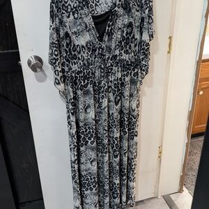 Chic Black and White Leopard Print Maxi Dress